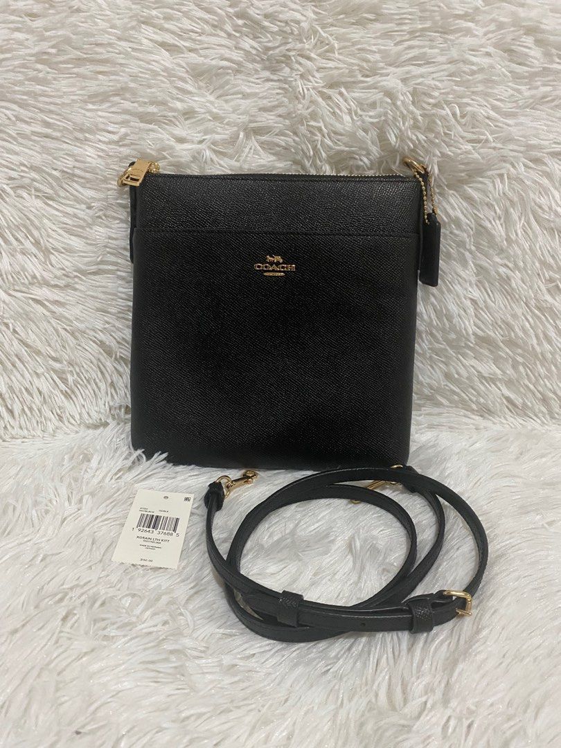 Coach Kitt messenger xbody bag black (Category: Luxury Bags & Wallets) located in Pasig City. Submitted by jackie_ginger (Listing ID 1210400193, Image 1). Description: Onhand with tag and carecard 💯orig.