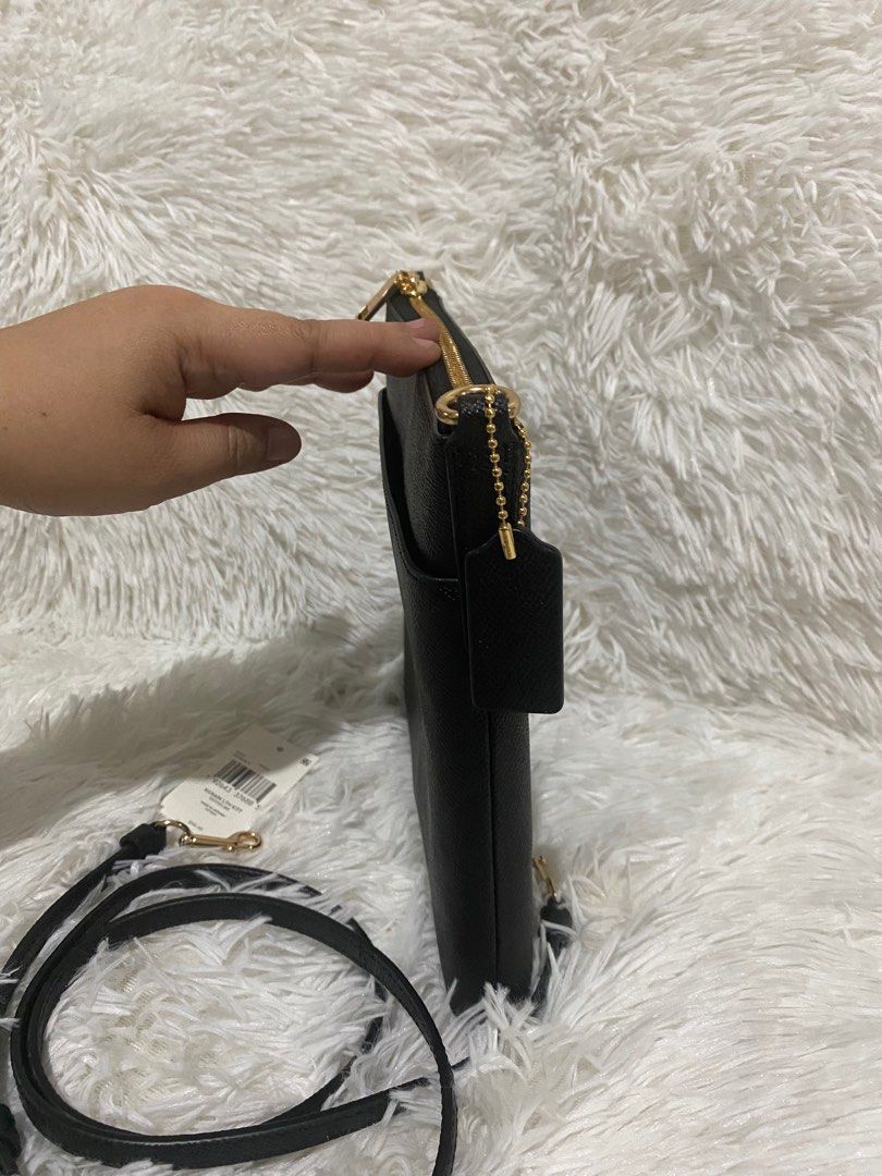 Coach Kitt messenger xbody bag black (Category: Luxury Bags & Wallets) located in Pasig City. Submitted by jackie_ginger (Listing ID 1210400193, Image 2). Description: Onhand with tag and carecard 💯orig.