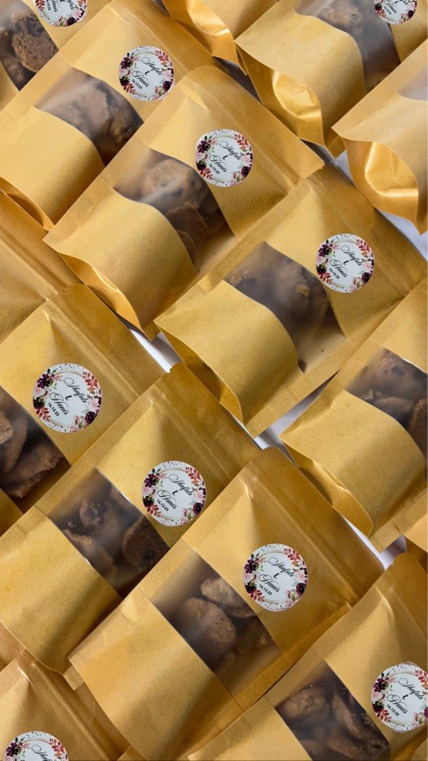Cookies (Category: Gift Baskets & Hampers) located in Singapore. Submitted by Sugarytasticz (Listing ID 1210352221, Image 3). Description: We cater for any events like weddings/engagement/birthday party etc Advance order made to customise stickers/tag/ribbon Sizes available: 9X14cm $2.00 per bag(min. order 30packs) 10X15cm $2.50 per bag(min. order 30packs) 12X20cm $3.00 per bag(min. order 30packs) *additional charges for customised stickers* *pre
