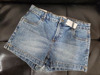 (Category: ) located in . Submitted by oursharedcloset (Listing ID 1210278366, Image 1). Description: .