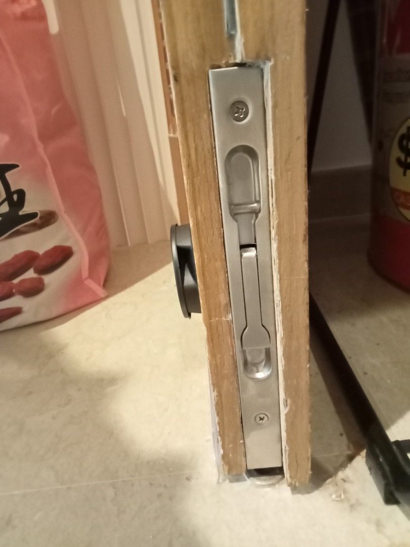 Door latch and door closer replacement, Furniture & Home Living