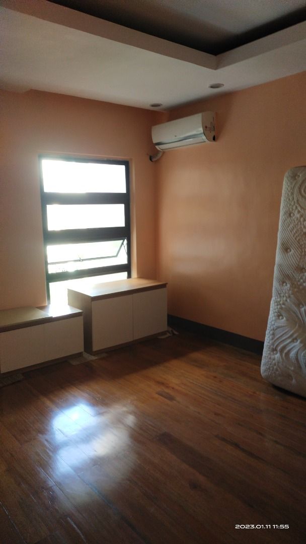 For Sale Metrovilla Valenzuela City House and Lot 5 BR, 2 T&B, 2 Car