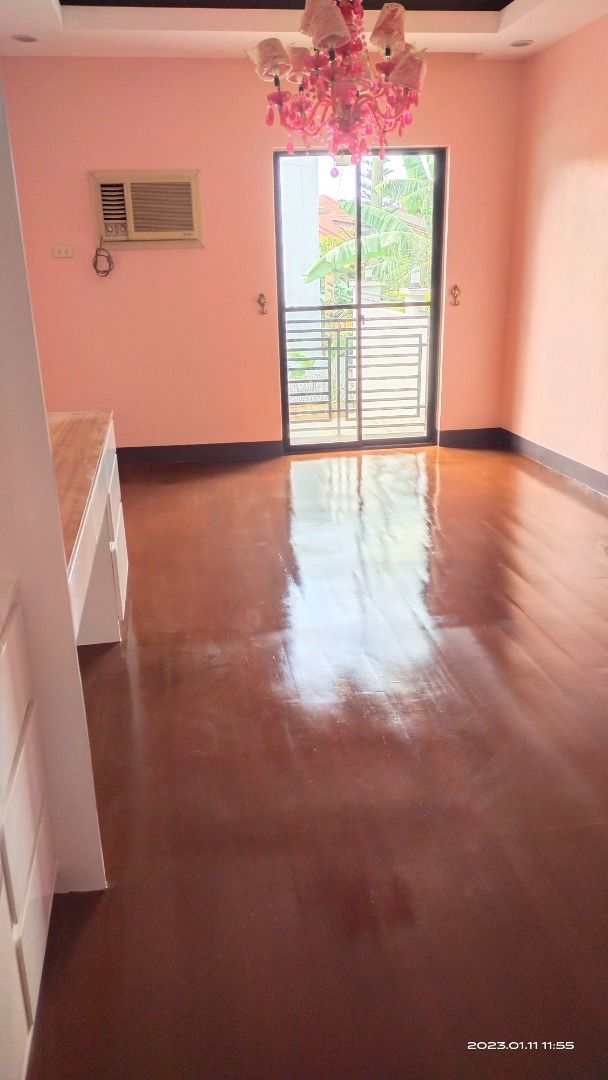 For Sale Metrovilla Valenzuela City House and Lot 5 BR, 2 T&B, 2 Car