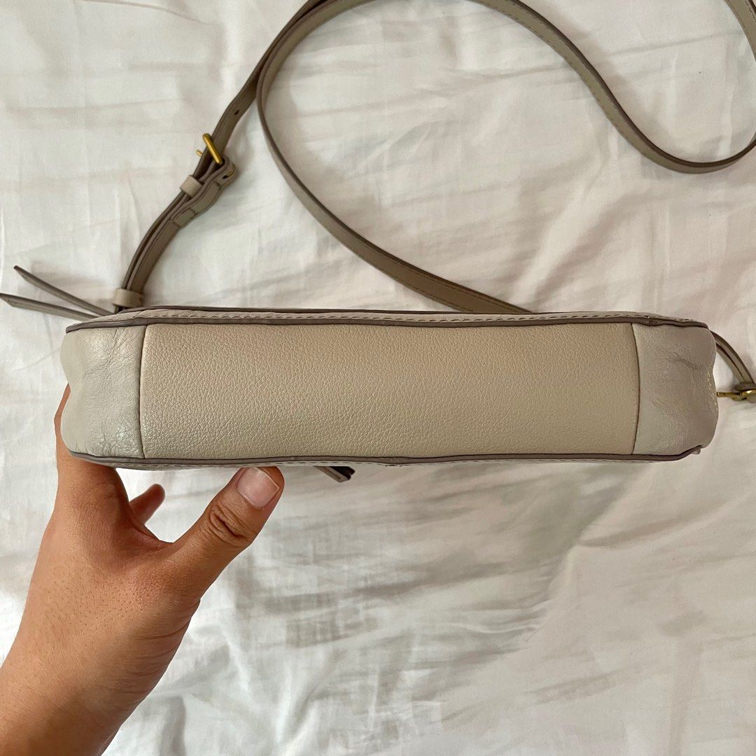 Fossil Farrah Crossbody Bag, Women's Fashion, Bags & Wallets, Crossbody Bags on Carousell