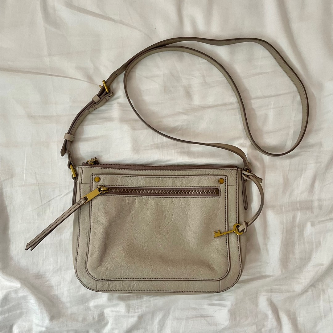 Fossil Farrah Crossbody Bag, Women's Fashion, Bags & Wallets, Crossbody Bags on Carousell
