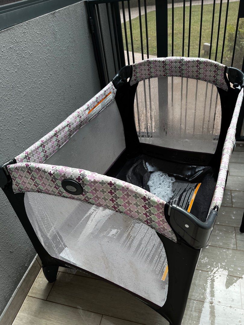 Graco Playpen c/w foldable mattress, Babies & Kids, Baby Nursery & Kids Furniture, Cots & Cribs