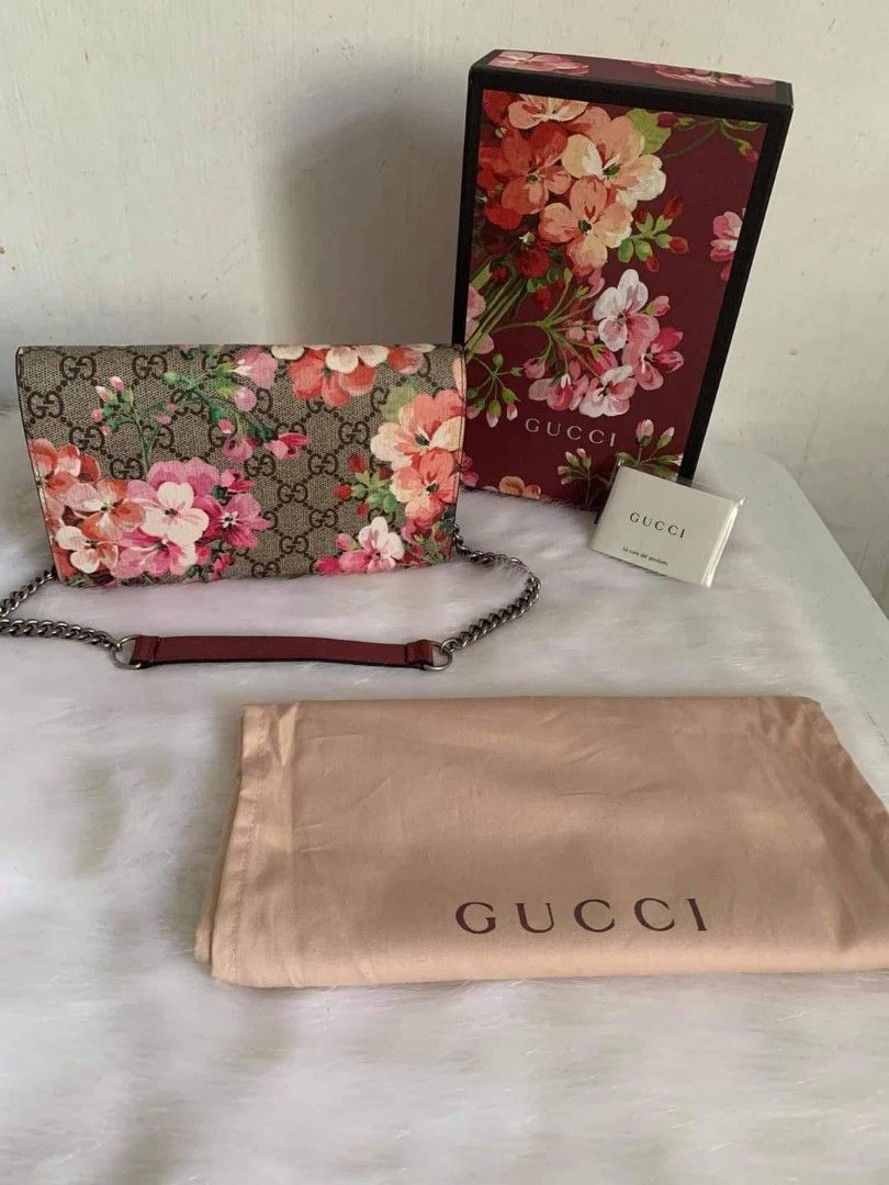 Gucci bloom clutch $1299 with authentication, Bags