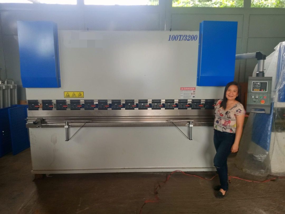 HARSLE HYDRAULIC PRESS BRAKE 100T/3200mm, Commercial & Industrial