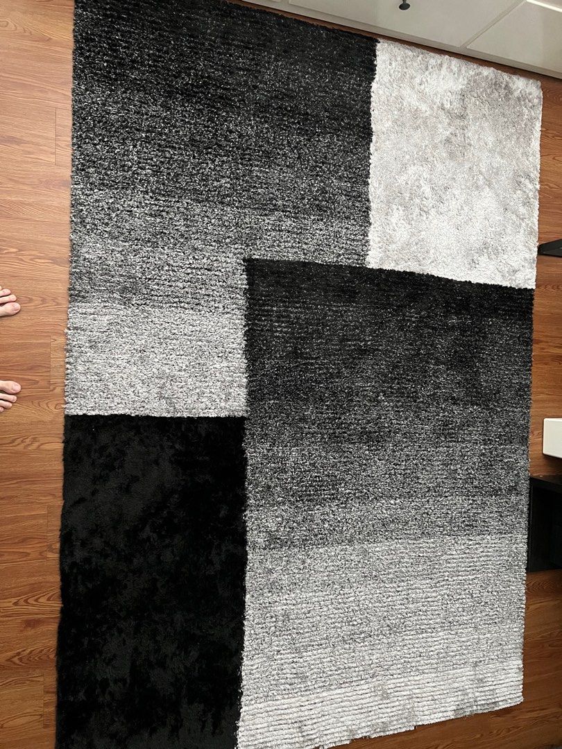 Harvey Norman Shaggy Rug, Furniture & Home Living, Home Decor, Carpets