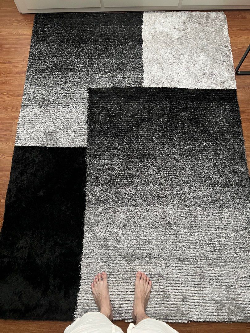 Harvey Norman Shaggy Rug, Furniture & Home Living, Home Decor, Carpets