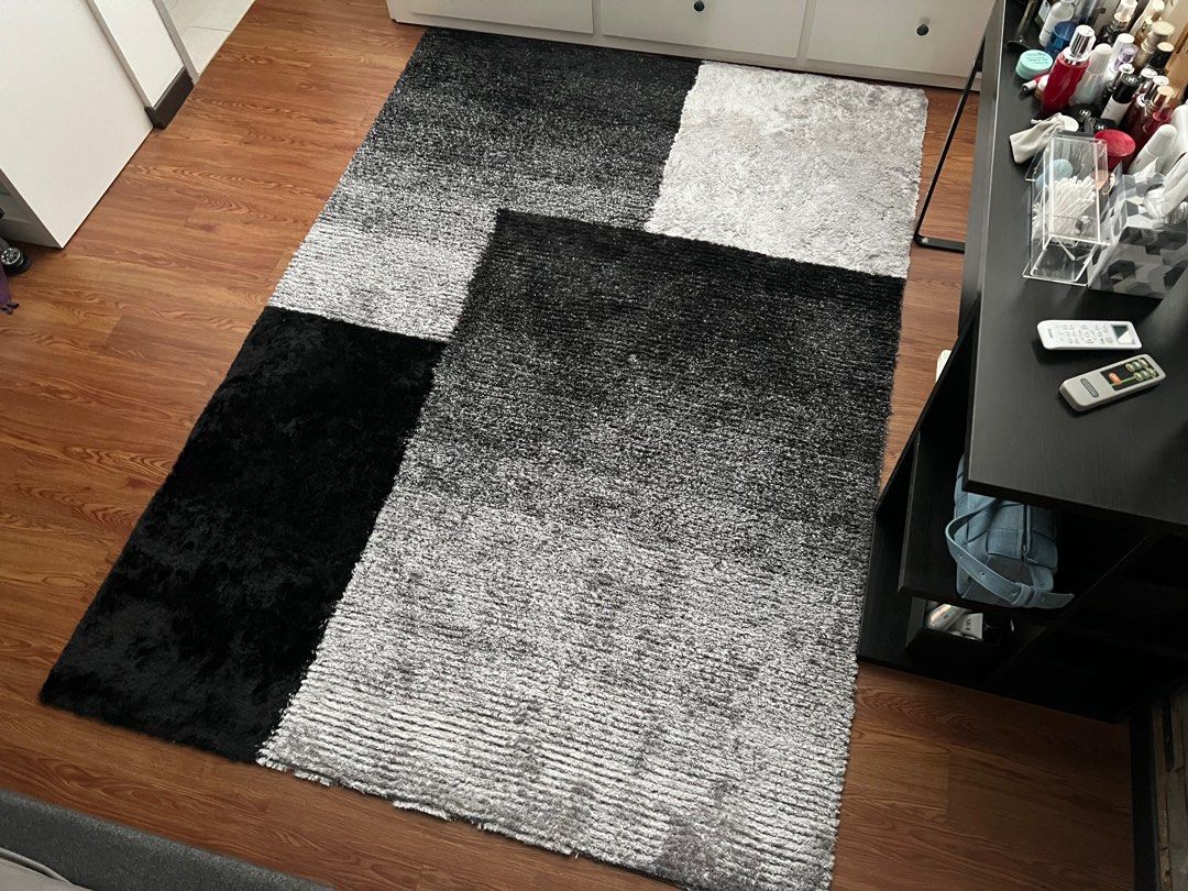 Harvey Norman Shaggy Rug, Furniture & Home Living, Home Decor, Carpets