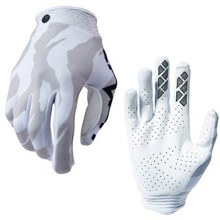 (Category: ) located in . Submitted by preluvd.goods (Listing ID 1210378713, Image 1). Description: .