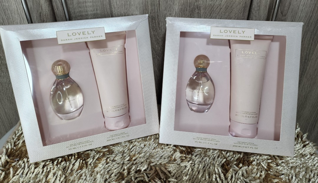 Lovely By Sarah Jessica Parker Gift Set 1.7 Oz Eau De Parfum Spray + 6.7 Oz  Body Lotion (Ea) : : Beauty & Personal Care