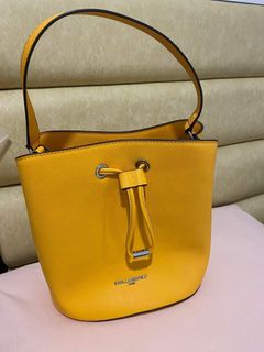 (Category: ) located in . Submitted by glamwithmeee (Listing ID 1210334547, Image 1). Description: .