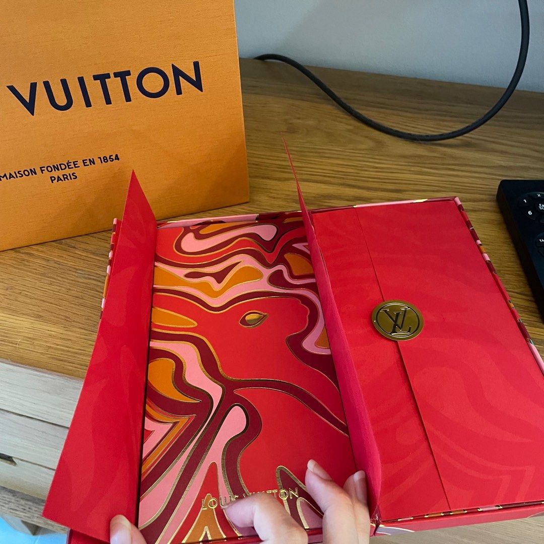Louis Vuitton® Vivienne Hawaii Chain Bag Charm Multicolored. Size in 2023