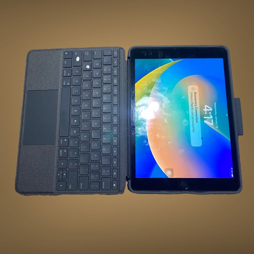 [LAST PRICE] Logitech Folio Combo Touch keyboard ipad 7th, 8th, & 9th