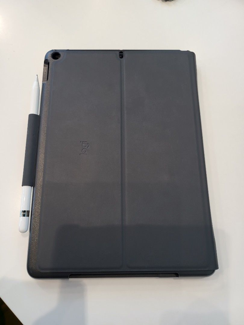 Logitech iPad Air (3rd generation) Keyboard Case Slim Folio with