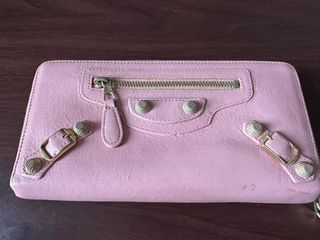 (Category: ) located in . Submitted by glamwithmeee (Listing ID 1210335287, Image 1). Description: .