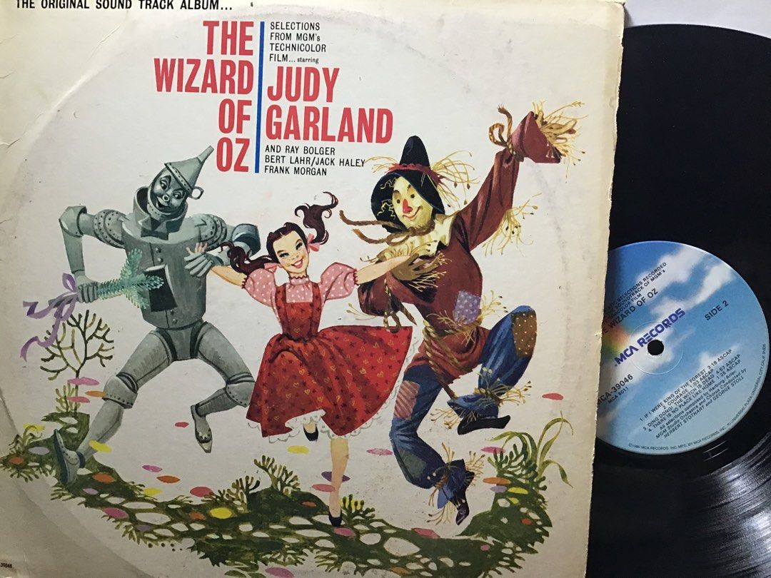 LP Wizard of Oz OST - Judy Garland OOP USA VINYL RECORD Anubis Soundtrack  Piring Hitam, Hobbies & Toys, Music & Media, Vinyls on Carousell