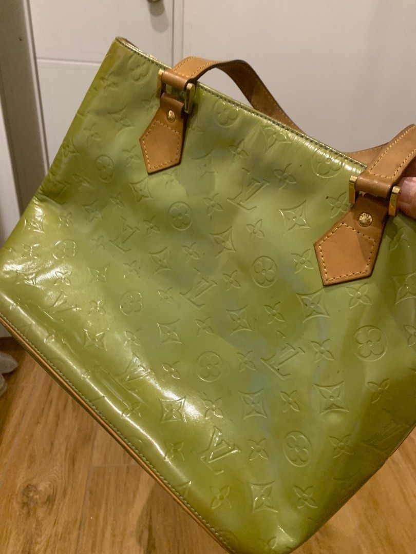 Vintage Louis Vuitton Vernis Reade (Category: Luxury Bags & Wallets) located in Antipolo. Submitted by imeeeeeeeee (Listing ID 1210337922, Image 2). Description: Needs deep cleaning and restoring Authentic 💯 .