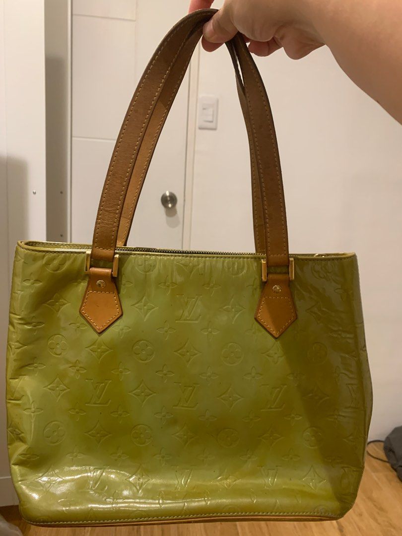 Vintage Louis Vuitton Vernis Reade (Category: Luxury Bags & Wallets) located in Antipolo. Submitted by imeeeeeeeee (Listing ID 1210337922, Image 1). Description: Needs deep cleaning and restoring Authentic 💯 .