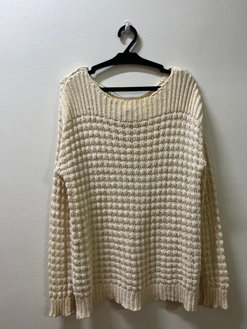 Mango Sweater Women (Category: Coats, Jackets and Outerwear) located in Quezon City. Submitted by Cinds (Listing ID 1210295739, Image 1). Description: Mango Sweater Small RFS: Decluttering .