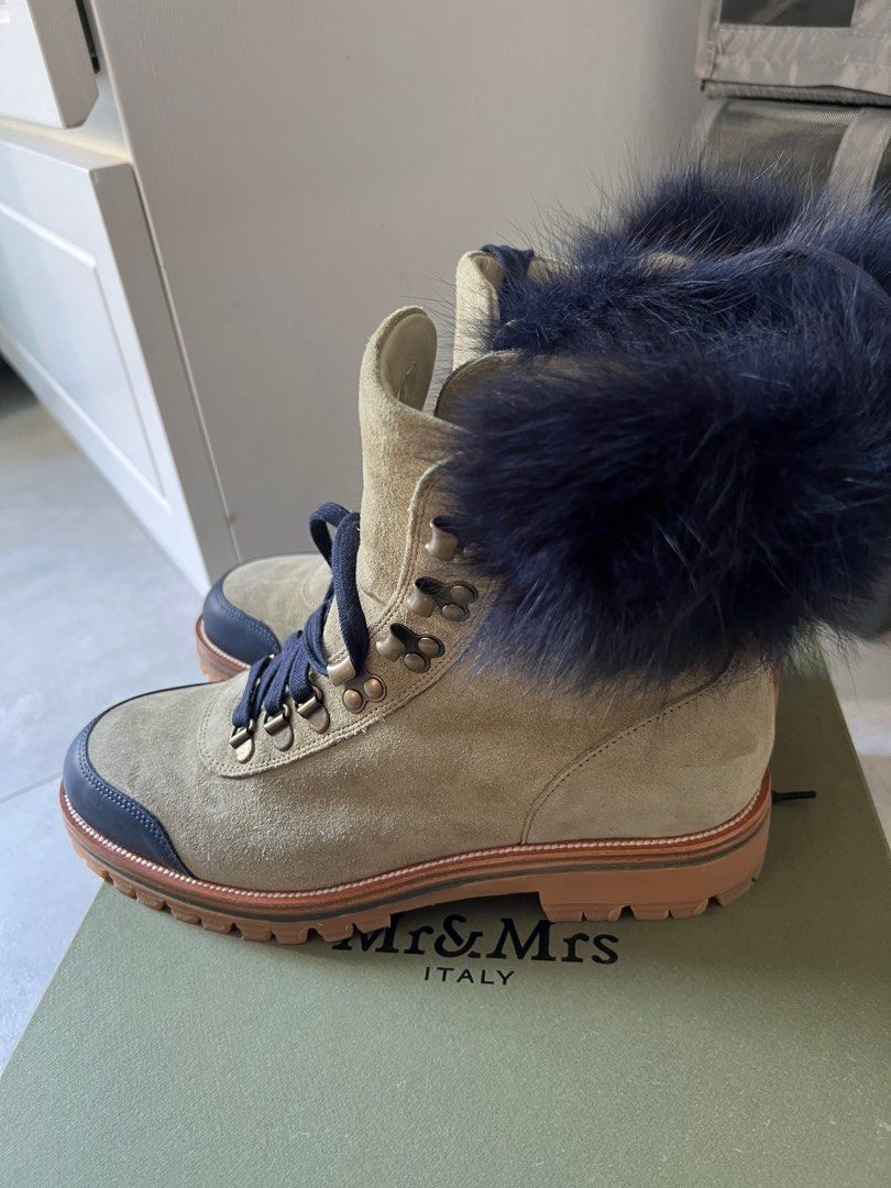 Mr and mrs italy boots shop