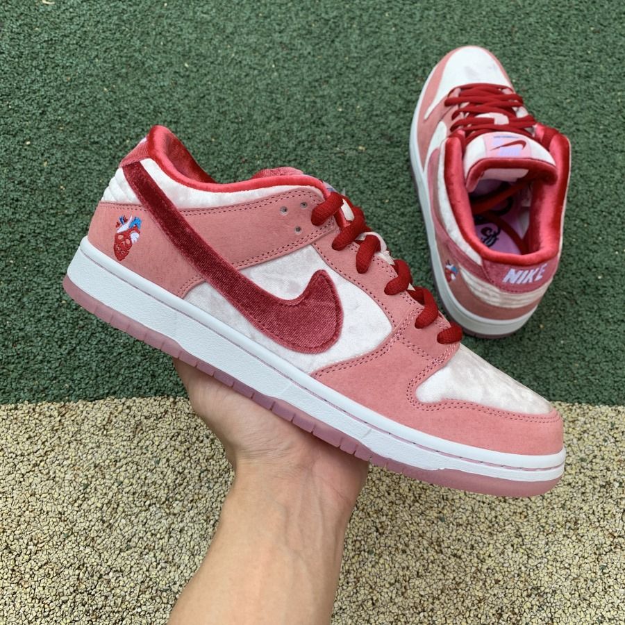 Strangelove skateboards x nike sb dunk low s/s 2020 shop