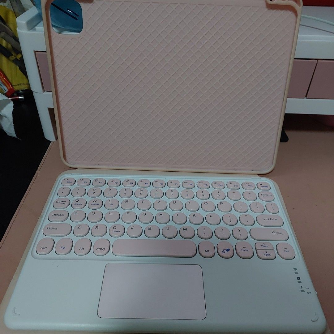 Pink bluetooth keyboard, Mobile Phones & Gadgets, Mobile & Gadget