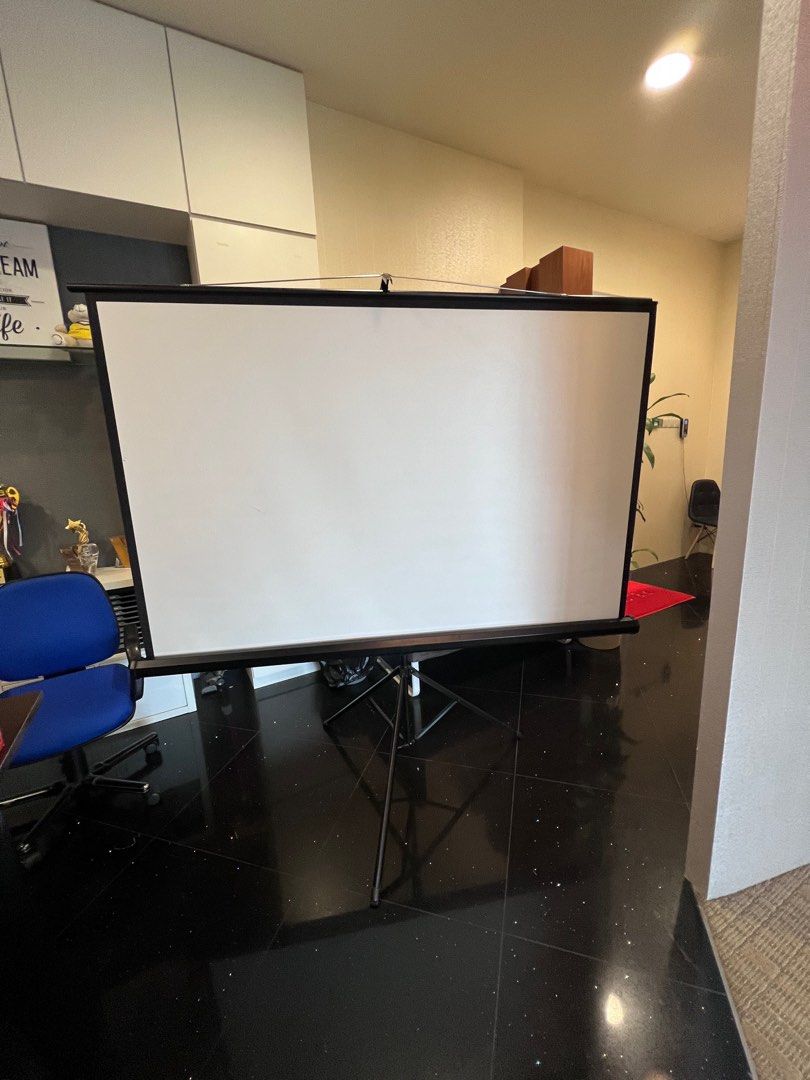 Portal projector screen for sell, TV & Home Appliances, TV
