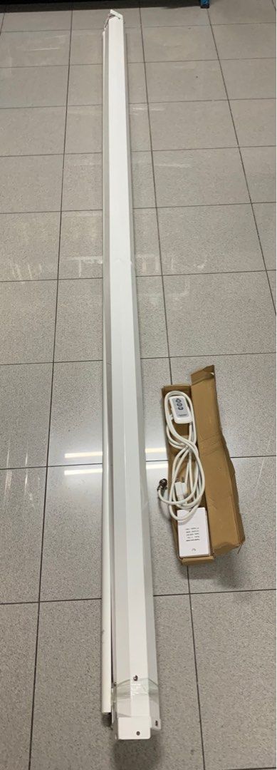 Motorized 120-inch Ratio 4:3 Projector Screen with Remote Control (Category: Monitor Screens) located in Pasay City. Submitted by jen.pen (Listing ID 1210321766, Image 2). Description: Motorized 120-inch 4:3 Projector Screen with Remote Control 120" Viewing Diagonal Length: approx. 102" * With dents.