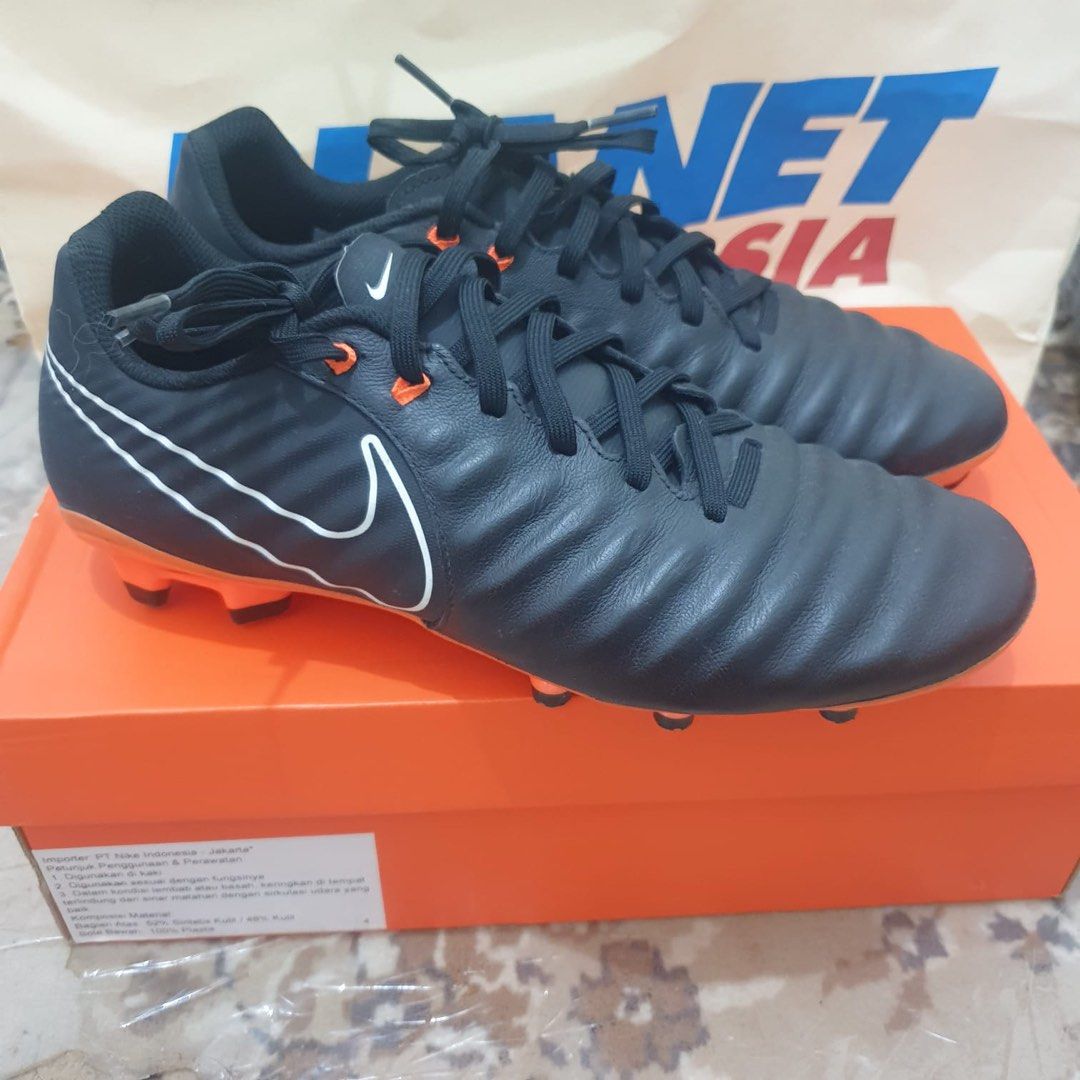Sepatu Bola Nike Legend 7 Academy FG, Olah Raga, Perlengkapan Olahraga  Lainnya di Carousell