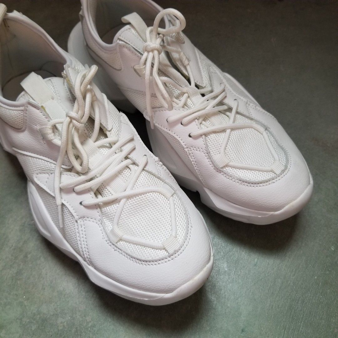 Sprint white deals shoes