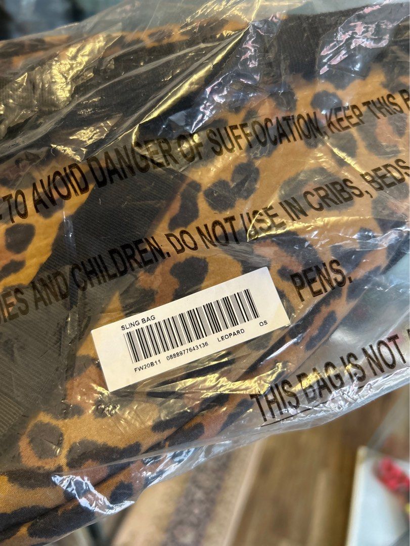 Supreme FW20 Slimg Bag Leapord (New), Women's Fashion, Bags & Wallets, Shoulder Bags on Carousell