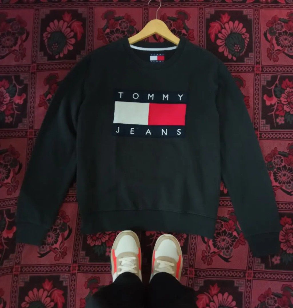Tommy hilfiger big flag on sale
