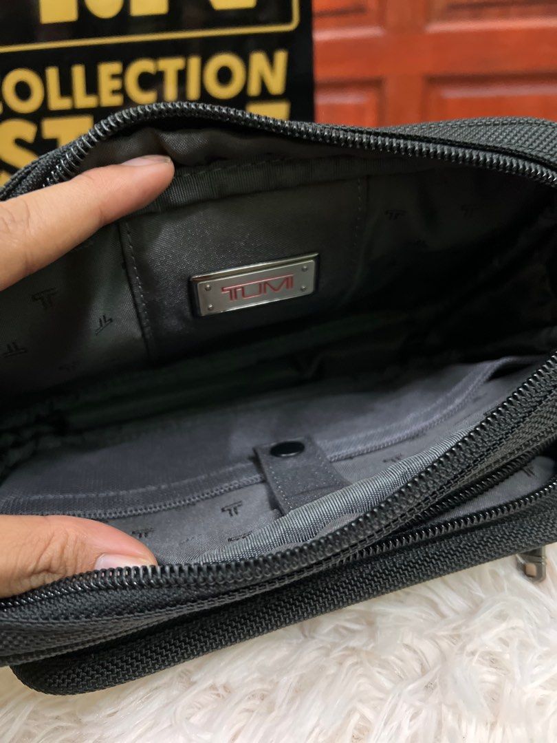 Tumi wallet outlet curve