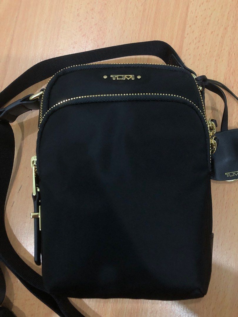 Voyageur ruma best sale nylon crossbody bag