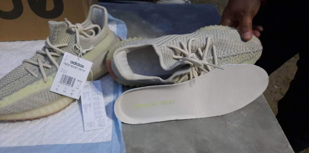 Yeezy Boost 350 v2 Original, Men's Fashion, Footwear, Sneakers on Carousell
