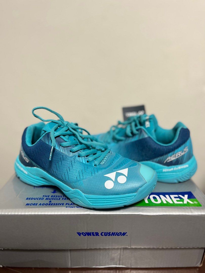 Badminton shoes shop under 3000