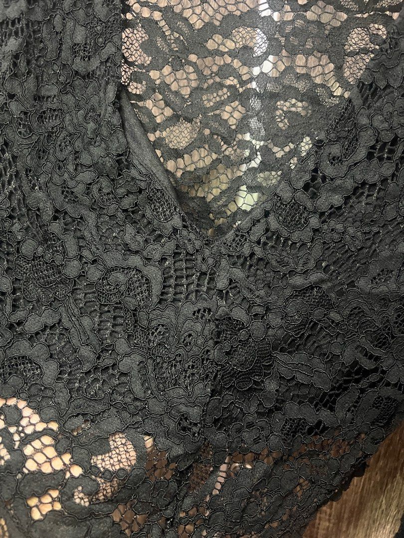 ZARA SEMI CROPPED LACY LONGSLEEVES (Category: Longsleeves) located in Tacurong. Submitted by burbee05 (Listing ID 1210358583, Image 2). Description: like new with inner fits xs super black in actual zara x uniqlo x topshop x mk.