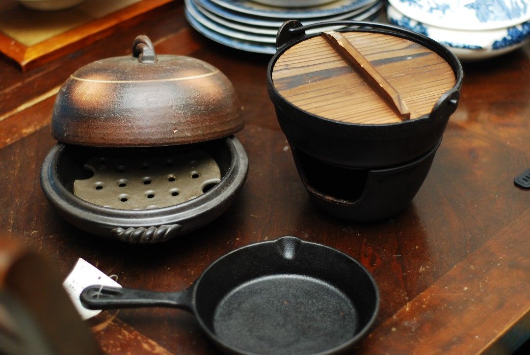 1 stoneware steamer 2 cast iron, Furniture & Home Living, Kitchenware