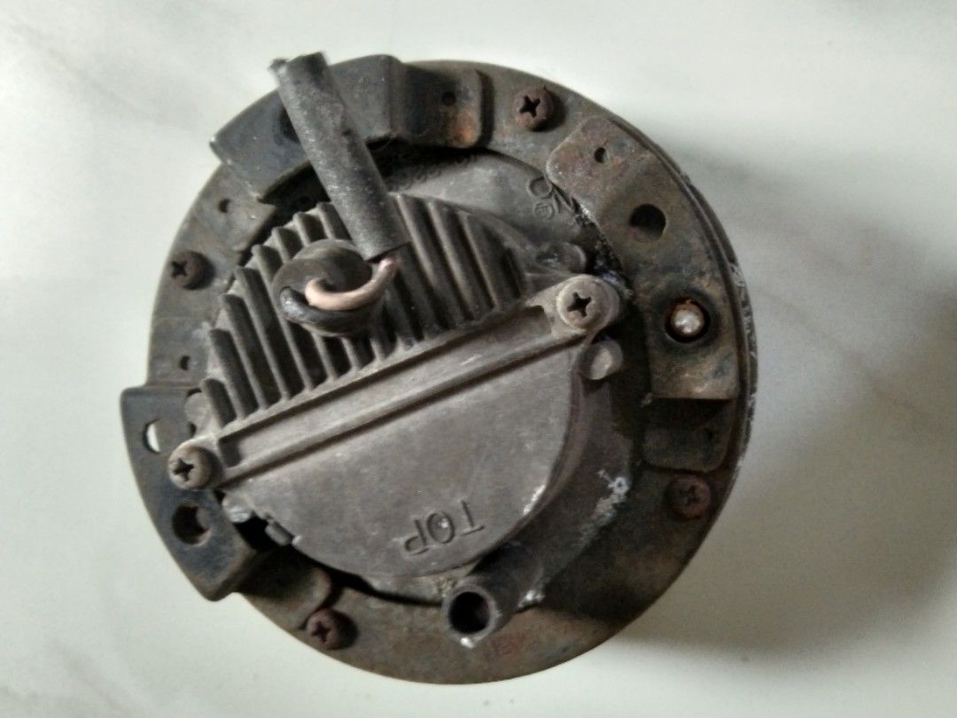 1pc fog light (Category: Lightings, Horns, and other Electrical Parts and Accessories) located in Manila. Submitted by erikashoppe (Listing ID 1210427019, Image 2). Description: dog light 1pc.