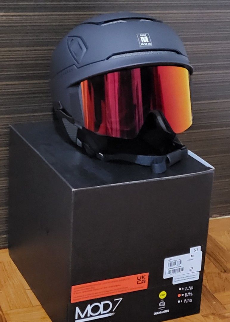 BNIB]2023 - Oakley Snowboard Helmet Mod 7, Sports Equipment, Other Sports  Equipment and Supplies on Carousell