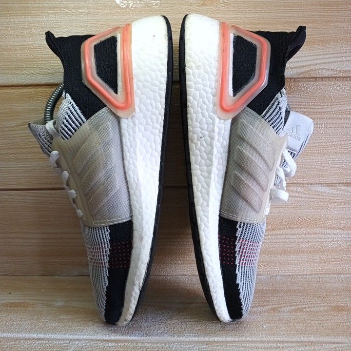 Adidas Ultra Boost 2019 Cloud White Active Red B37703 Second Thrift |  Shoeshop r10, Fesyen Pria, Sepatu , Sneakers di Carousell