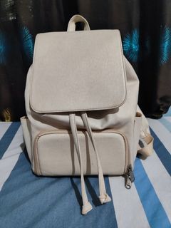 Baby bag with insulated pocket
