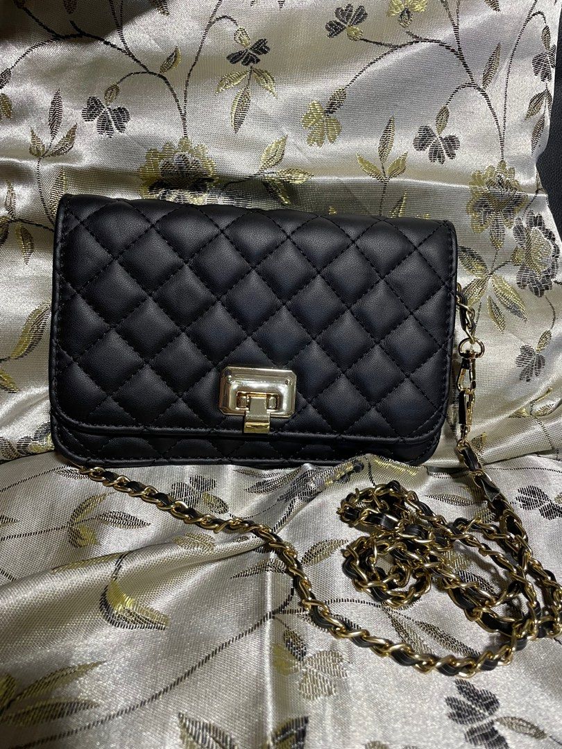 Black chain sling bag, Women's Fashion, Bags & Wallets, Crossbody Bags