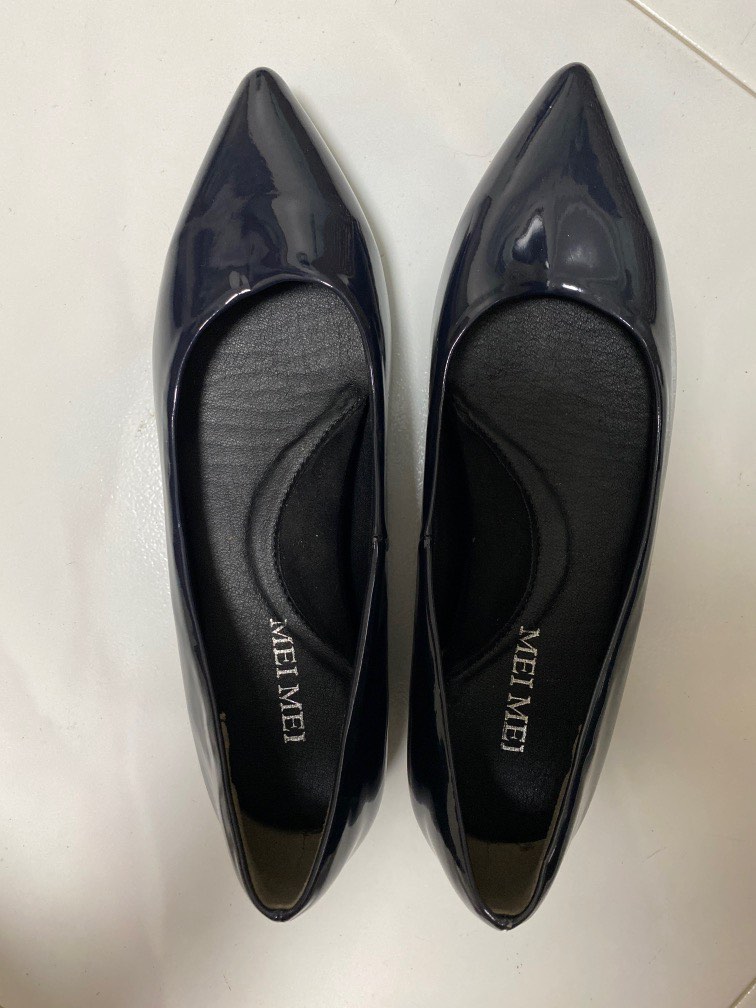 trendy black flats