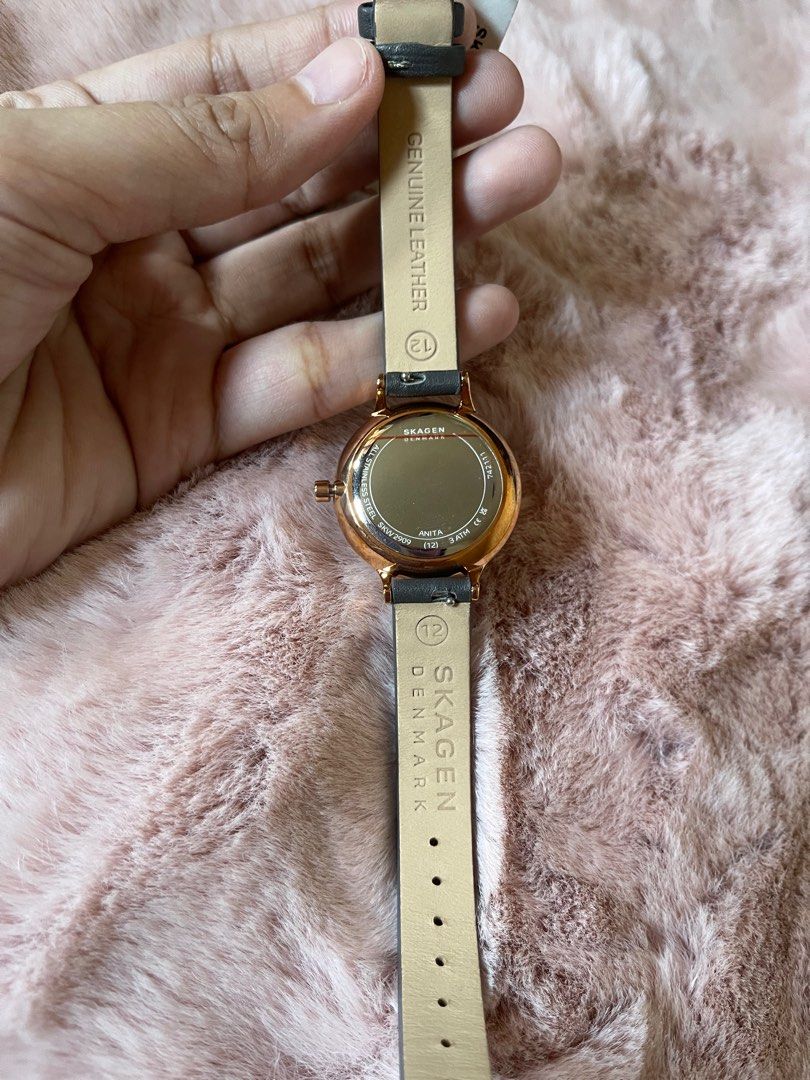 Brand New Skagen Watch (Category: Women's Watches) located in Makati City. Submitted by vireeza09 (Listing ID 1210483314, Image 3). Description: Brand New Skagen Watch 💯 Authentic from the US Comes in a generic Box PM for Inquiries 😊.