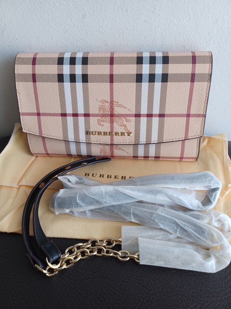 Burberry WOC Bag (Wallet on Chain), Women's Fashion, Bags & Wallets,  Cross-body Bags on Carousell