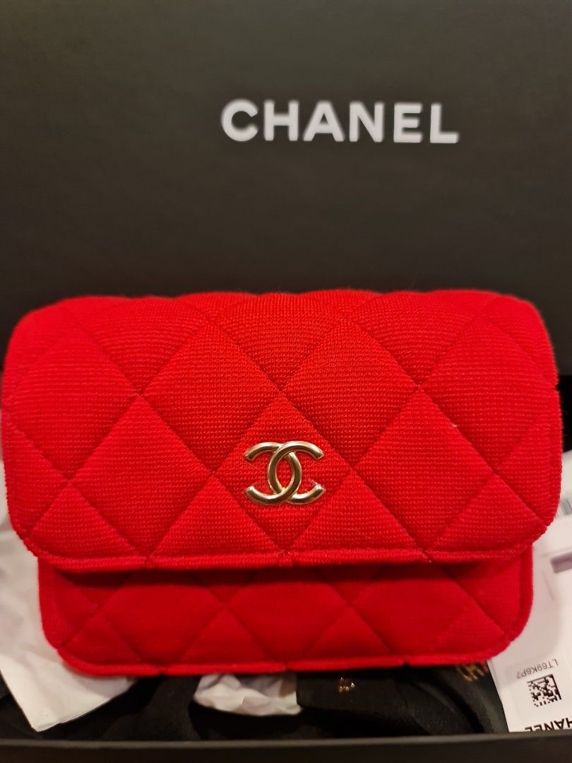 Red chanel 2025 clutch bag